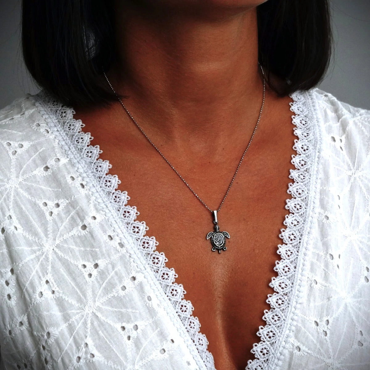 „Schildkröte“ – handgefertigter Anhänger aus 925er Silber, Symbol für Langlebigkeit, Weisheit und Schutz, Talisman im Boho- und rustikalen Stil | Art Diva