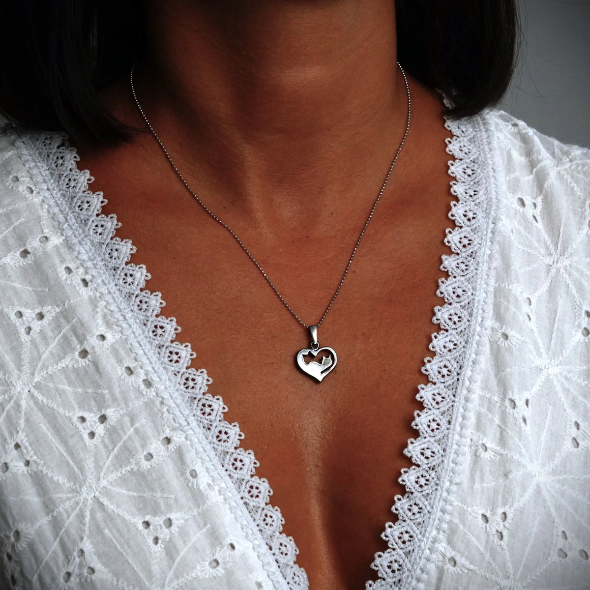 „Yin-Yang-Katzen“-Anhänger aus 925er Silber – Symbol für Katzenliebe und Harmonie, Skulpturenschmuck im Boho- und rustikalen Stil | Art Diva