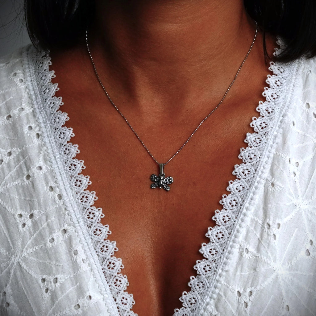 925er Silberanhänger „Kleiner Schmetterling“ – handgefertigter Boho-Talisman für Wandel und Leichtigkeit, skulpturales Schmuckstück und Geschenk für Mutter, Tochter oder Freundin | Art Diva
