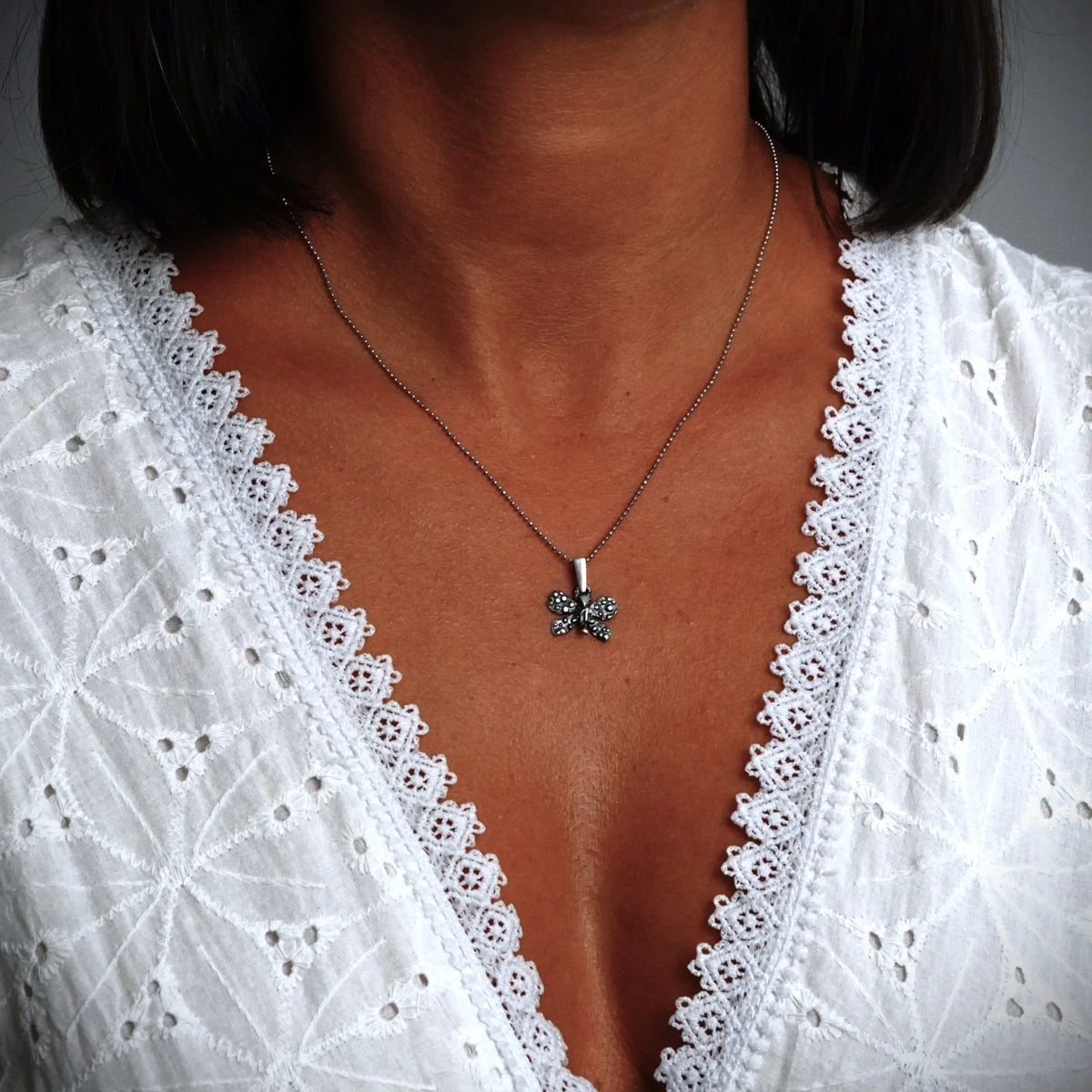 925er Silberanhänger „Kleiner Schmetterling“ – handgefertigter Boho-Talisman für Wandel und Leichtigkeit, skulpturales Schmuckstück und Geschenk für Mutter, Tochter oder Freundin | Art Diva