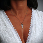 925er Silberanhänger „Längliches Herz mit Kreuz“ – handgefertigter Boho-Talisman für den Glauben an die Liebe, skulpturales Schmuckstück und Geschenk für Mutter, Tochter oder Freundin | Art Diva