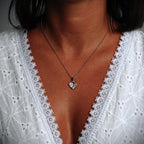 „Glaube an die Liebe“-Miniaturanhänger aus 925er Silber – christliches Herz mit Kreuz, handgefertigtes Symbol spiritueller Liebe | Art Diva