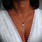 „Glaube an die Liebe“-Miniaturanhänger aus 925er Silber – christliches Herz mit Kreuz, handgefertigtes Symbol spiritueller Liebe | Art Diva