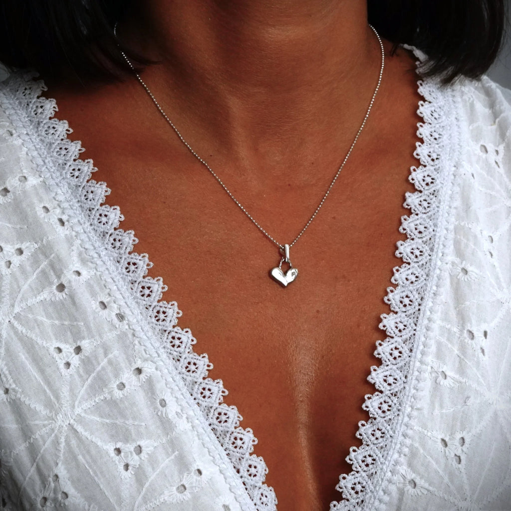 Kleines Herz – Anhänger aus 925er Silber | Talisman für Liebe & Verbundenheit | Art Diva