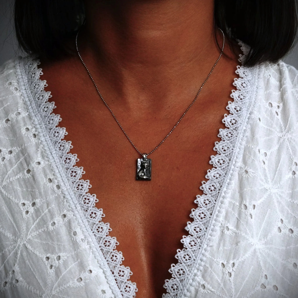 „Fuchs“ – oxidierter, handgefertigter Anhänger aus 925er Silber, Skulpturenschmuck im Boho- und rustikalen Stil | Art Diva
