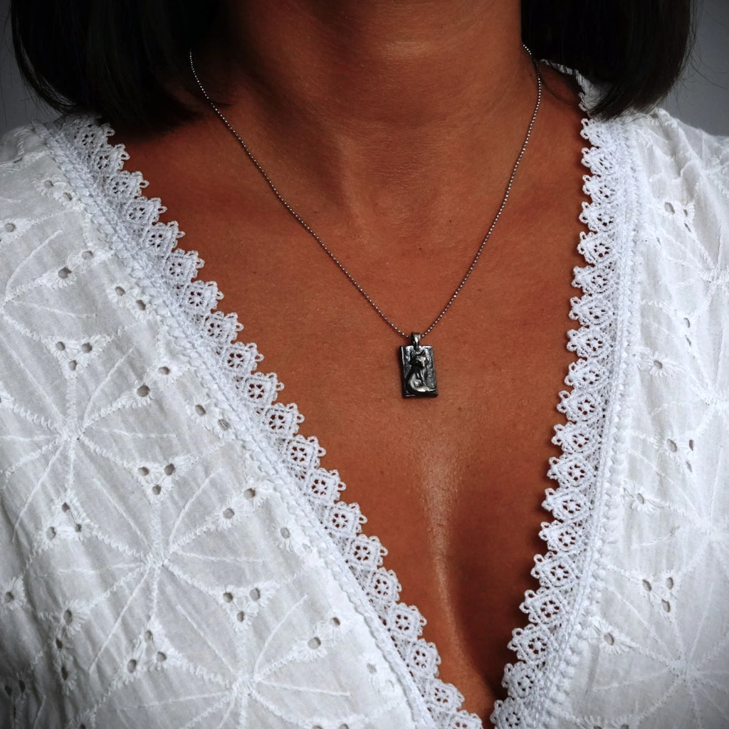 „Fuchs“ – oxidierter, handgefertigter Anhänger aus 925er Silber, Skulpturenschmuck im Boho- und rustikalen Stil | Art Diva