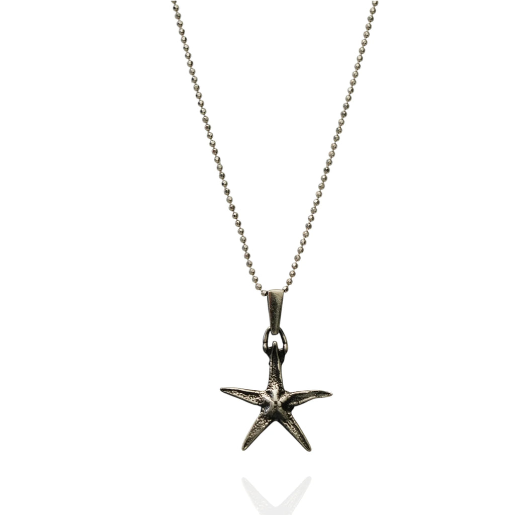 „Seestern“ – oxidierter Anhänger aus 925er Silber, Talisman für Glück und Gelassenheit, Skulpturenschmuck im Boho- und rustikalen Stil | Art Diva