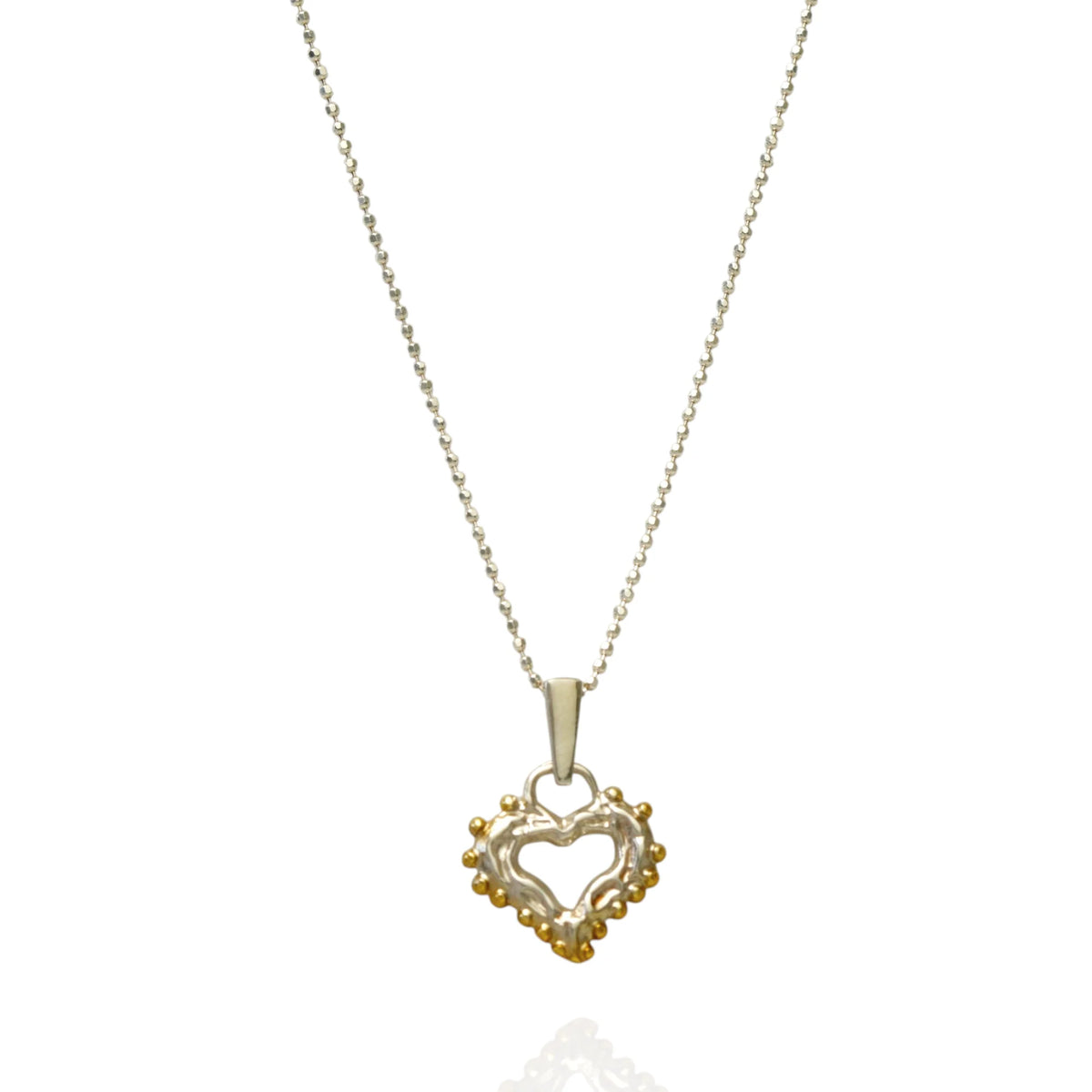 „Morgenliebe“-Anhänger mit offenem Herz und Tautropfen aus 925er Silber mit goldfarbenen Akzenten – Talisman für Zärtlichkeit und reine Liebe, handgefertigt im Boho- und rustikalen Stil | Art Diva