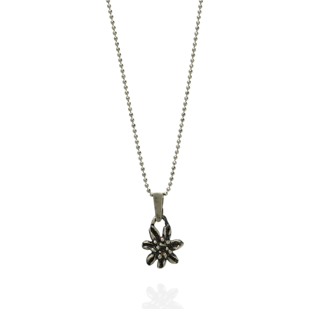 Edelweiß-Anhänger aus 925er Silber – handgefertigter Boho-Talisman für reine Liebe und Treue, skulpturales Schmuckstück und Geschenk für Mutter, Tochter oder Freundin | Art Diva