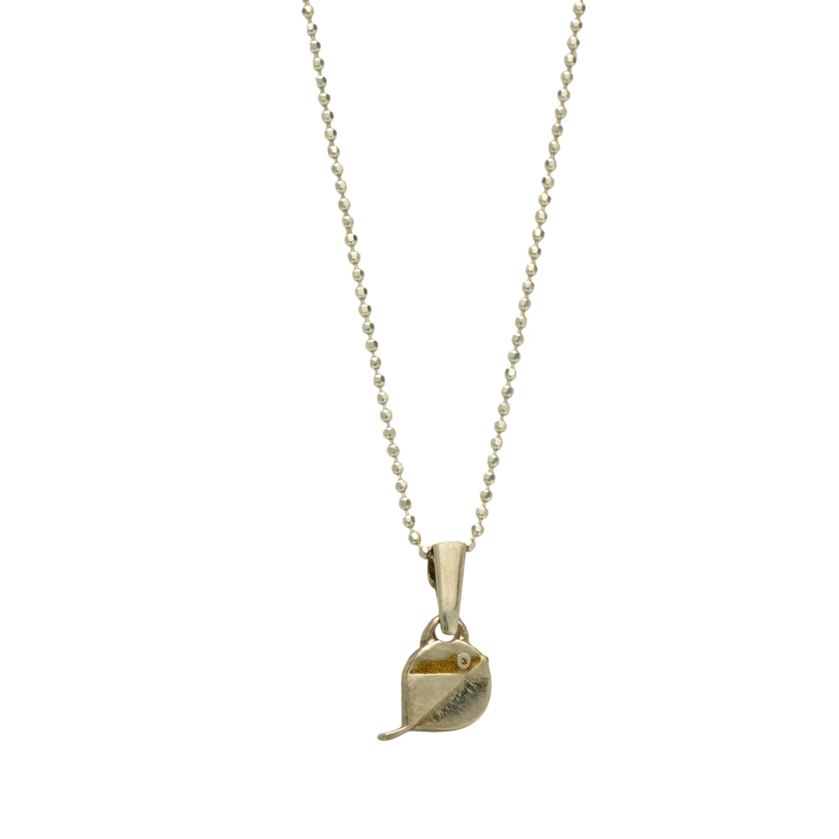 „Spätzchen“ – Anhänger aus 925er Silber mit goldfarbenen Akzenten, Talisman für Freiheit, Leichtigkeit und Wärme, Skulpturenschmuck im Boho- und rustikalen Stil | Art Diva