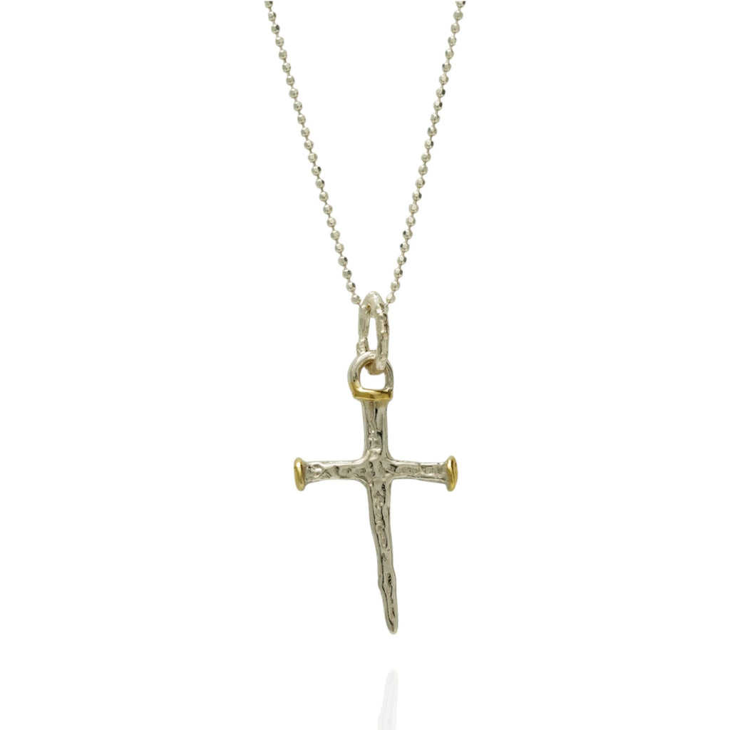 Nagelkreuz-Anhänger aus 925er Silber mit vergoldeten Akzenten – Talisman für Glauben und Stärke, handgefertigt im rustikalen Stil | Art Diva