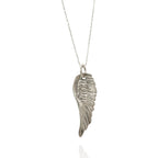 Engelsflügel-Anhänger aus 925er Silber – handgefertigter Skulpturenschmuck im Boho- und rustikalen Stil, Talisman für Schutz und spirituelle Kraft | Art Diva