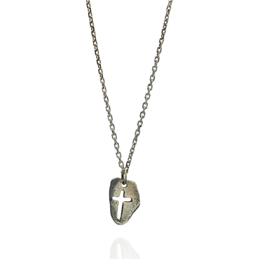 „Massives Kreuz“ – oxidierter Herren-Anhänger aus 925er Silber, Talisman für Stärke und spirituellen Schutz, Schmuck im Boho- und rustikalen Stil | Art Diva