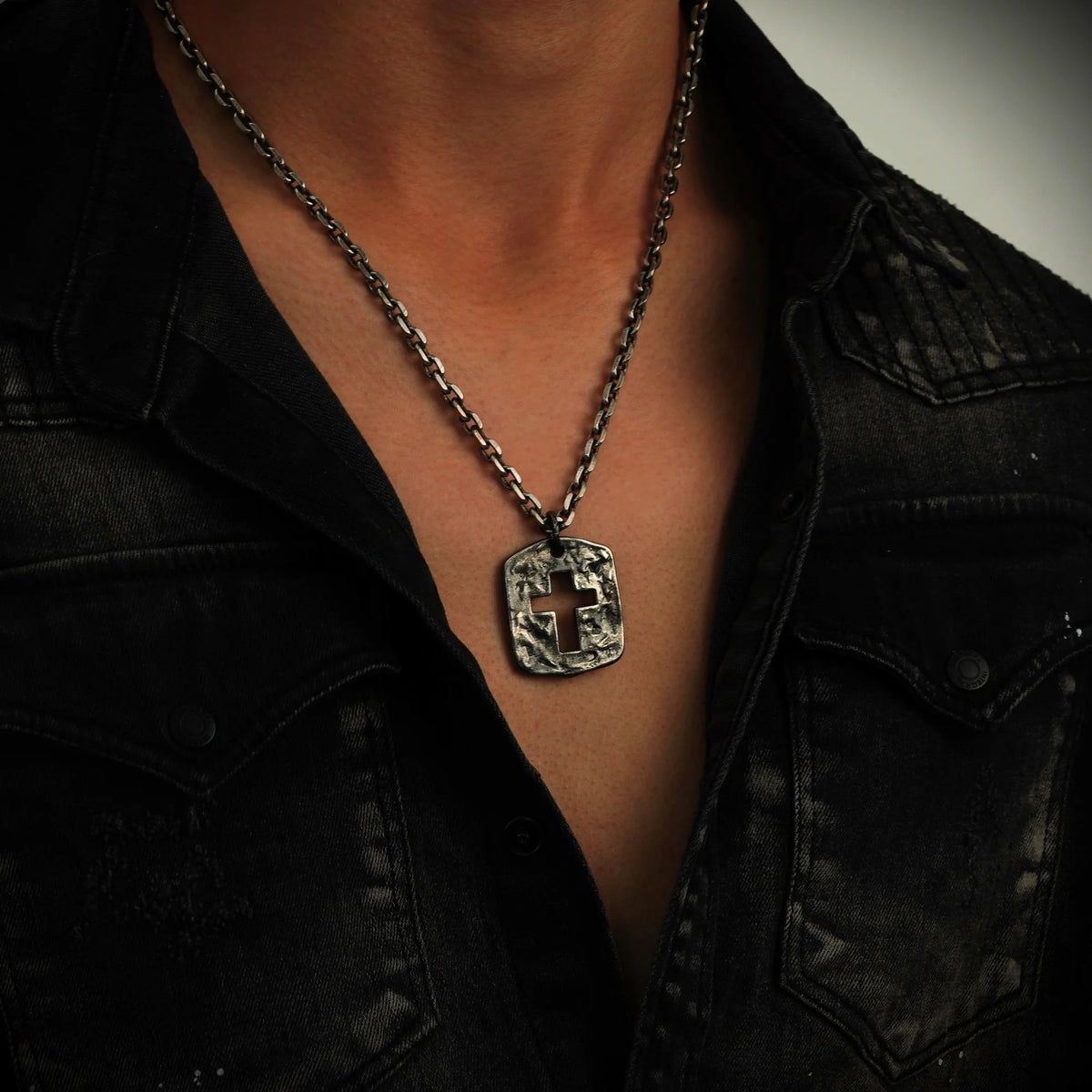 Großer massiver Herren-Kreuzanhänger aus 925er Silber mit strukturierter Oberfläche – teilweise oxidiert im Vintage-Stil | Art Diva