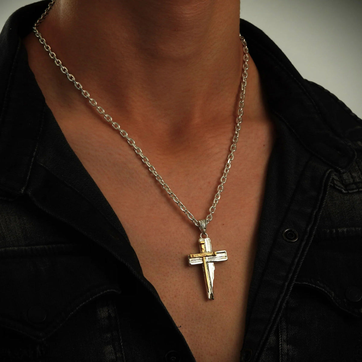 Massiver Kreuz-Anhänger für Herren aus 925er Silber – Symbol für Glauben und Entschlossenheit, handgefertigt | Art Diva
