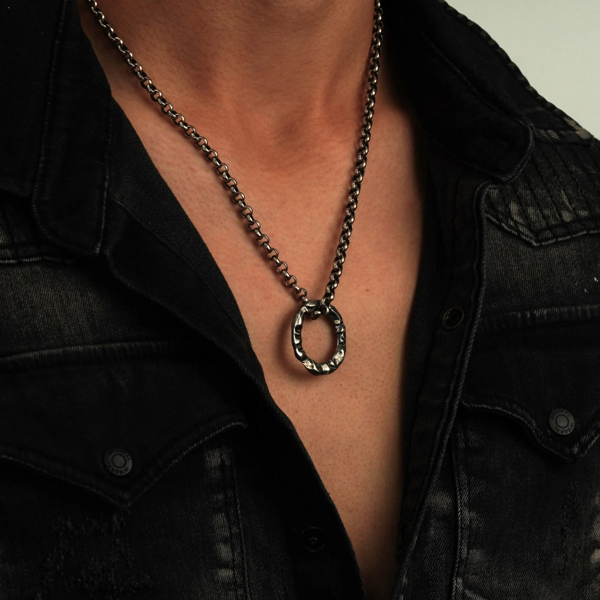 „Kreis“-Anhänger für Herren aus 925er Silber – handgefertigter Talisman für Stärke und Balance, Skulpturenschmuck im Boho- und rustikalen Stil | Art Diva