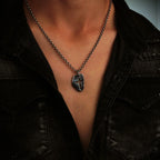 „Massives Kreuz“ – oxidierter Herren-Anhänger aus 925er Silber, Talisman für Stärke und spirituellen Schutz, Schmuck im Boho- und rustikalen Stil | Art Diva