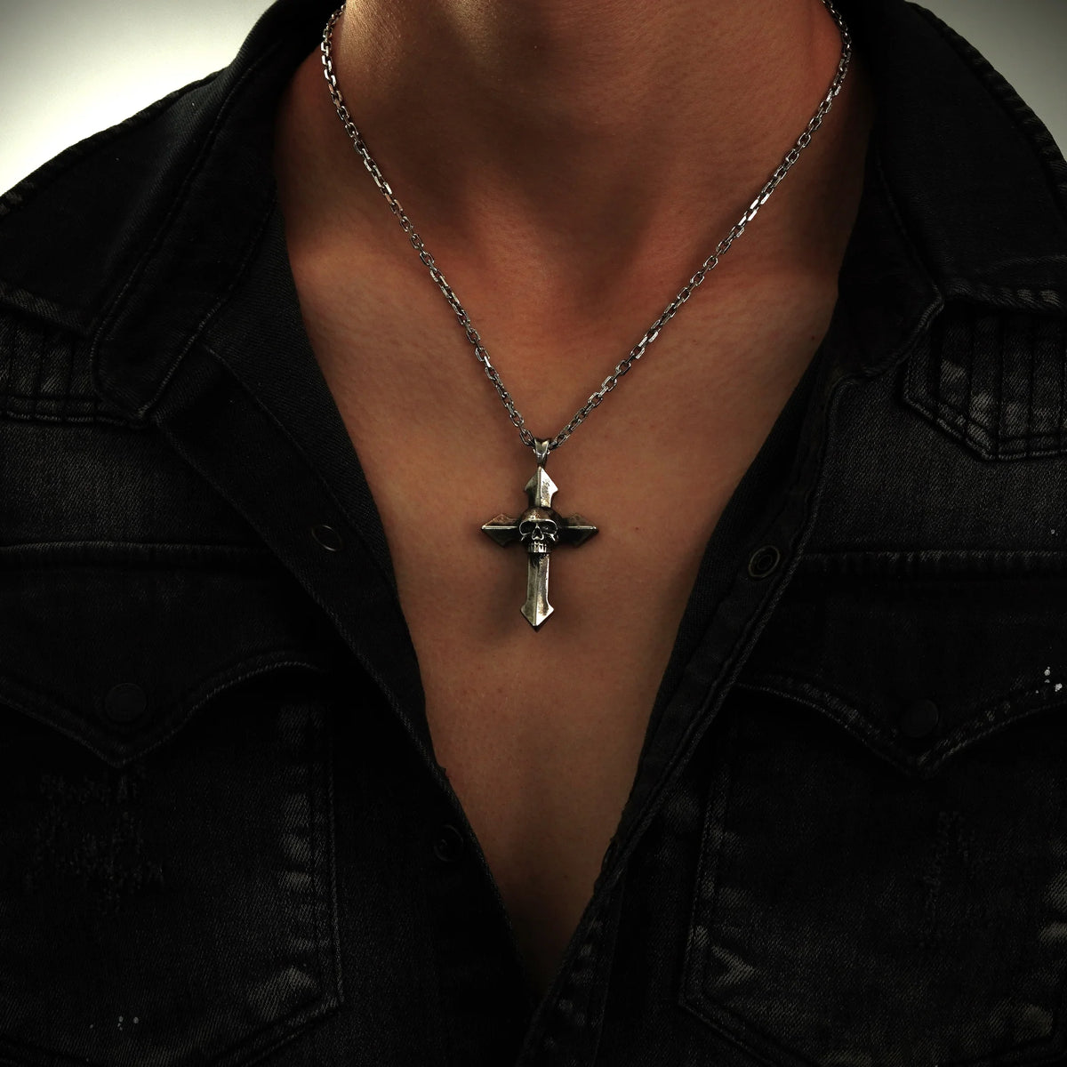 „Memento Mori“-Kreuzanhänger für Herren aus 925er Silber – Symbol für Tod und Ewigkeit | Art Diva