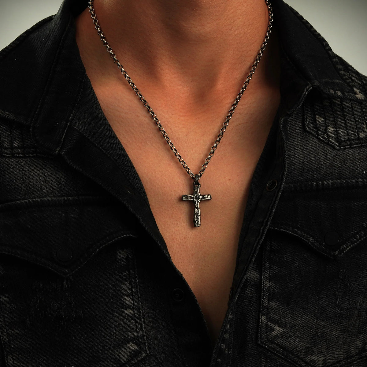Stilvoller Herren-Kreuzanhänger aus 925er Silber – Symbol für Stärke und Charakter, handgefertigtes Geschenk für den Partner oder Ehemann | Art Diva