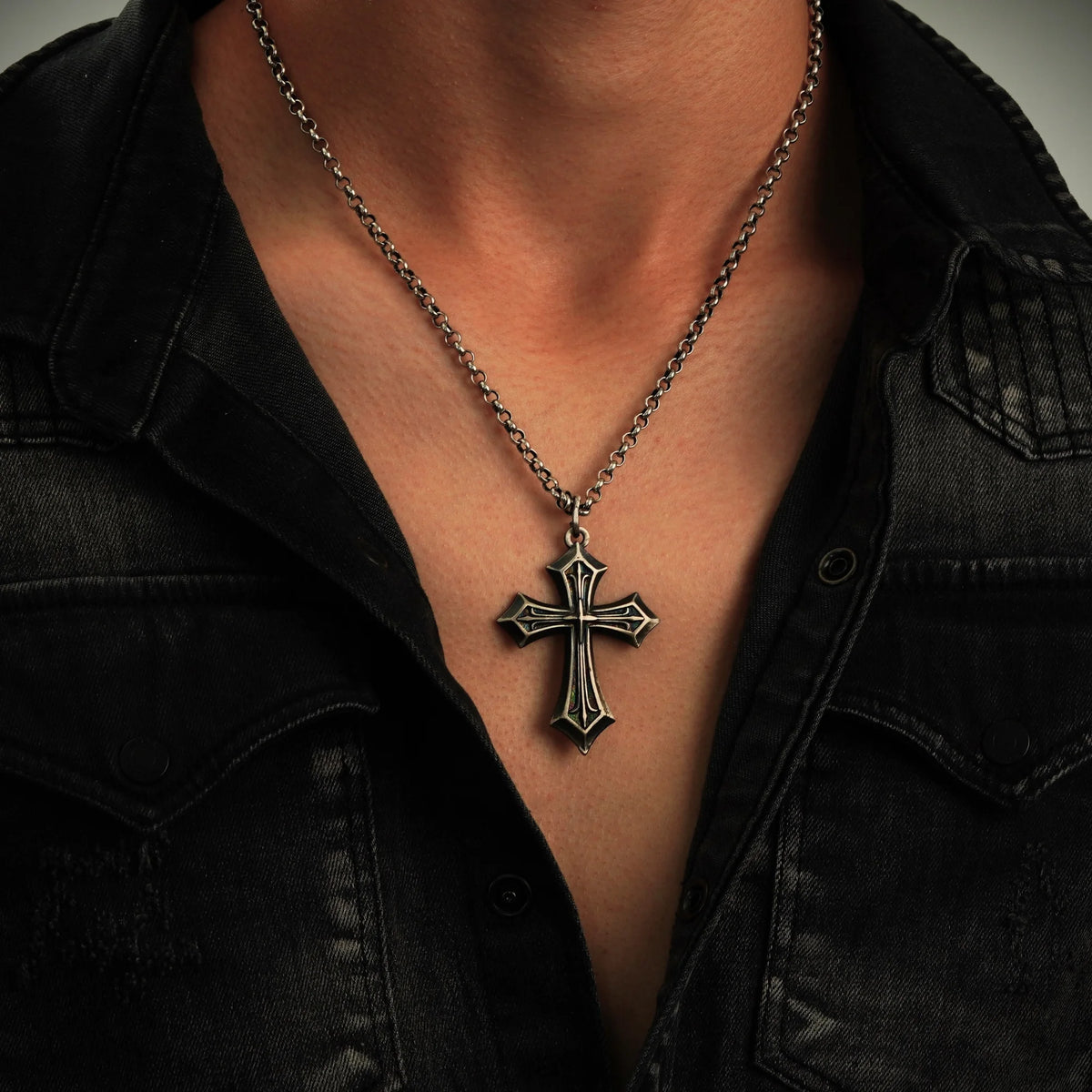 „Kreuz des Glaubens“-Anhänger für Herren aus 925er Silber – groß und massiv, Symbol für spirituelle Stärke und Schutz | Art Diva