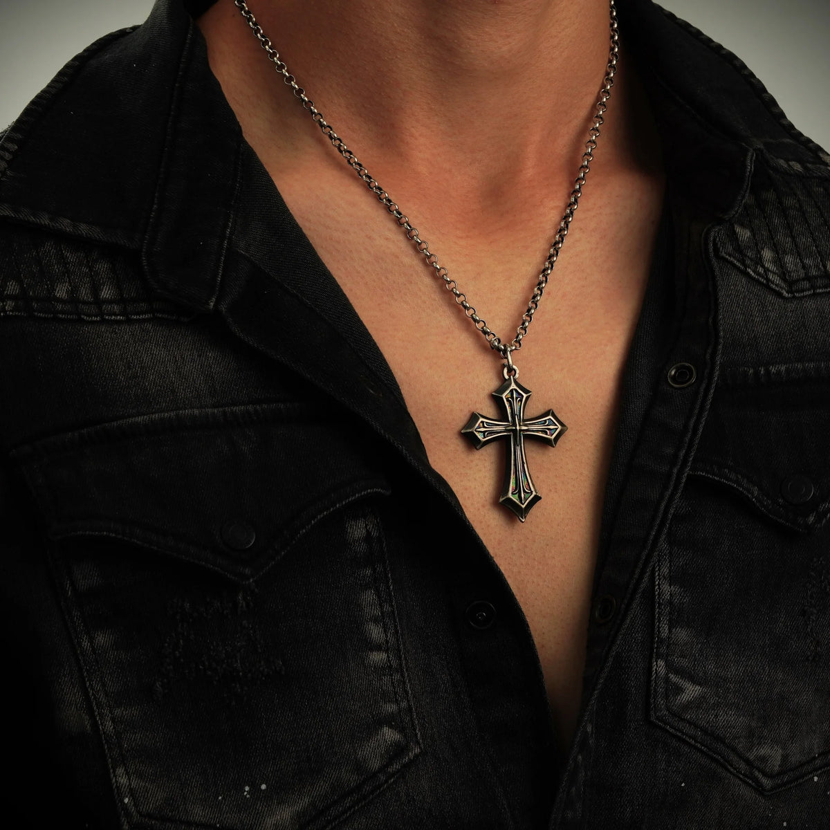 „Kreuz des Glaubens“-Anhänger für Herren aus 925er Silber – groß und massiv, Symbol für spirituelle Stärke und Schutz | Art Diva