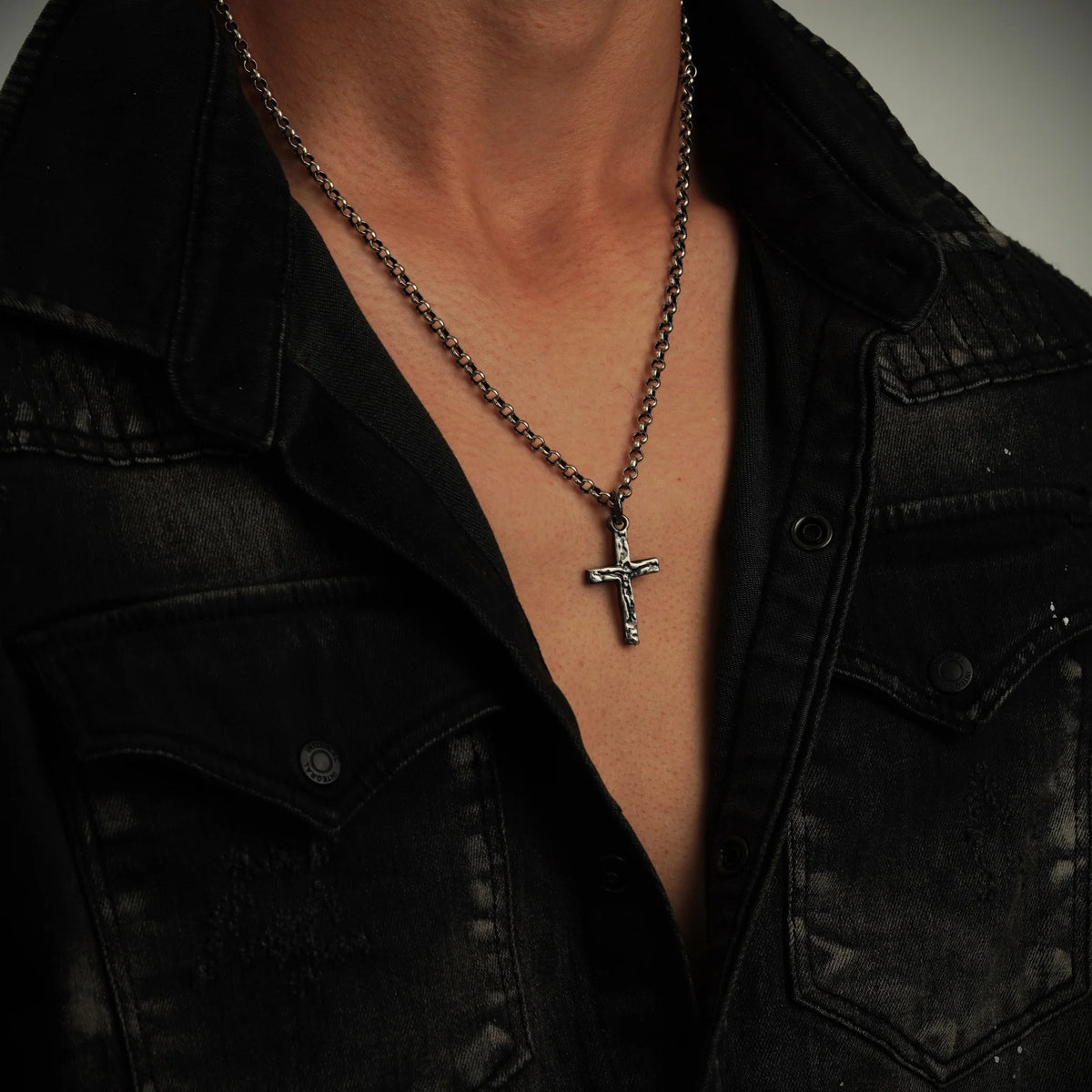 „Kreuzigung“-Kreuzanhänger für Herren aus 925er Sterlingsilber mit Jesus Christus – handgefertigt | Art Diva