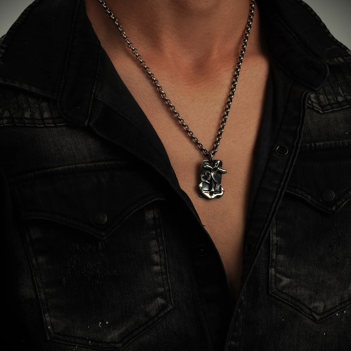 „Glaube, Hoffnung und Liebe“-Anhänger für Herren aus 925er Silber – handgefertigter Skulpturenschmuck im Boho- und rustikalen Stil | Art Diva