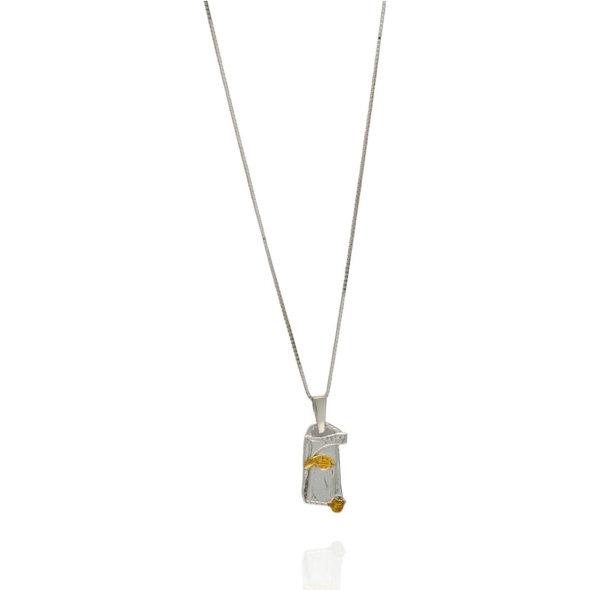 „Gesicht der Muse“ – Anhänger aus 925er Silber mit goldfarbenen Akzenten, Symbol für Inspiration, Kreativität, Selbstvertrauen und innere Stärke, Skulpturenschmuck im Boho- und rustikalen Stil | Art Diva