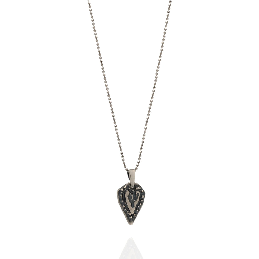 „Herz der Zuneigung“ – handgefertigter Anhänger aus 925er Silber, Talisman für Liebe und Zärtlichkeit, Skulpturenschmuck im Boho- und rustikalen Stil | Art Diva