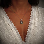 „Herz im Käfig“-Anhänger aus 925er Silber mit oxidierter Oberfläche – Talisman für Liebe und einen freien Geist, Amulett für Gefühle und innere Stärke, Skulpturenschmuck im Boho- und rustikalen Stil | Art Diva