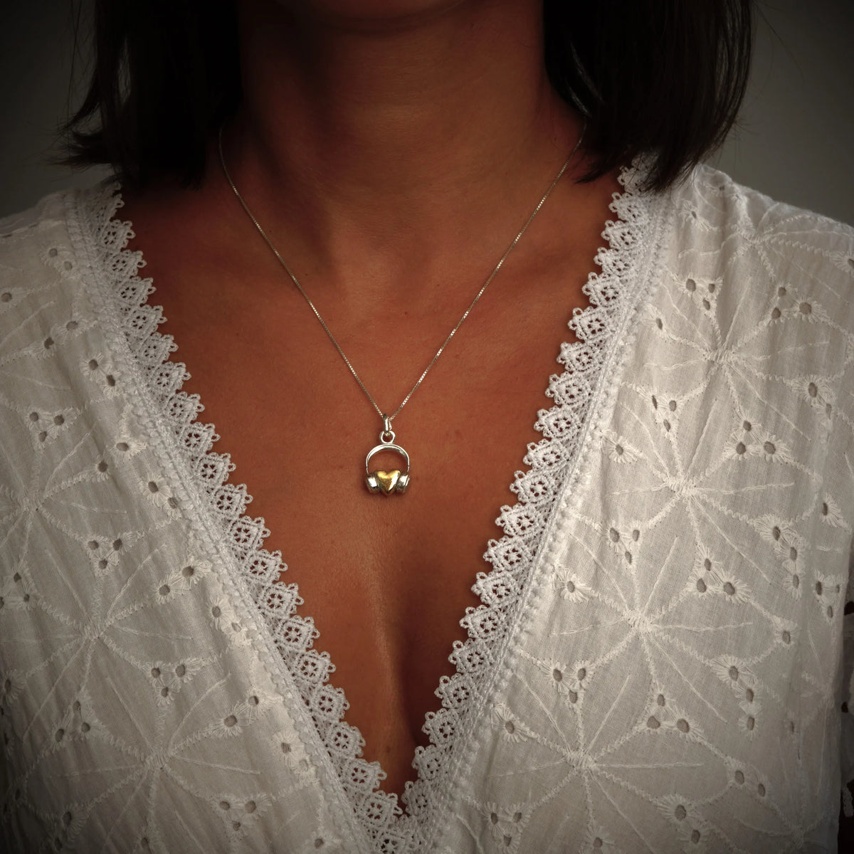 „DJ-Herz“-Anhänger aus 925er Silber – handgefertigter Talisman für die Liebe zur Musik, Skulpturenschmuck im Boho- und rustikalen Stil | Art Diva