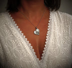 Herz-Anhänger mit Pfote aus 925er Silber – Talisman für Treue und Tierliebe, Schmuckstück im Boho- und rustikalen Stil für Hunde- und Katzenliebhaber | Art Diva
