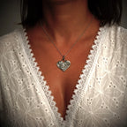 Herz mit Sonnenblume – Anhänger aus 925er Silber | Symbol für Liebe und Zärtlichkeit | Art Diva