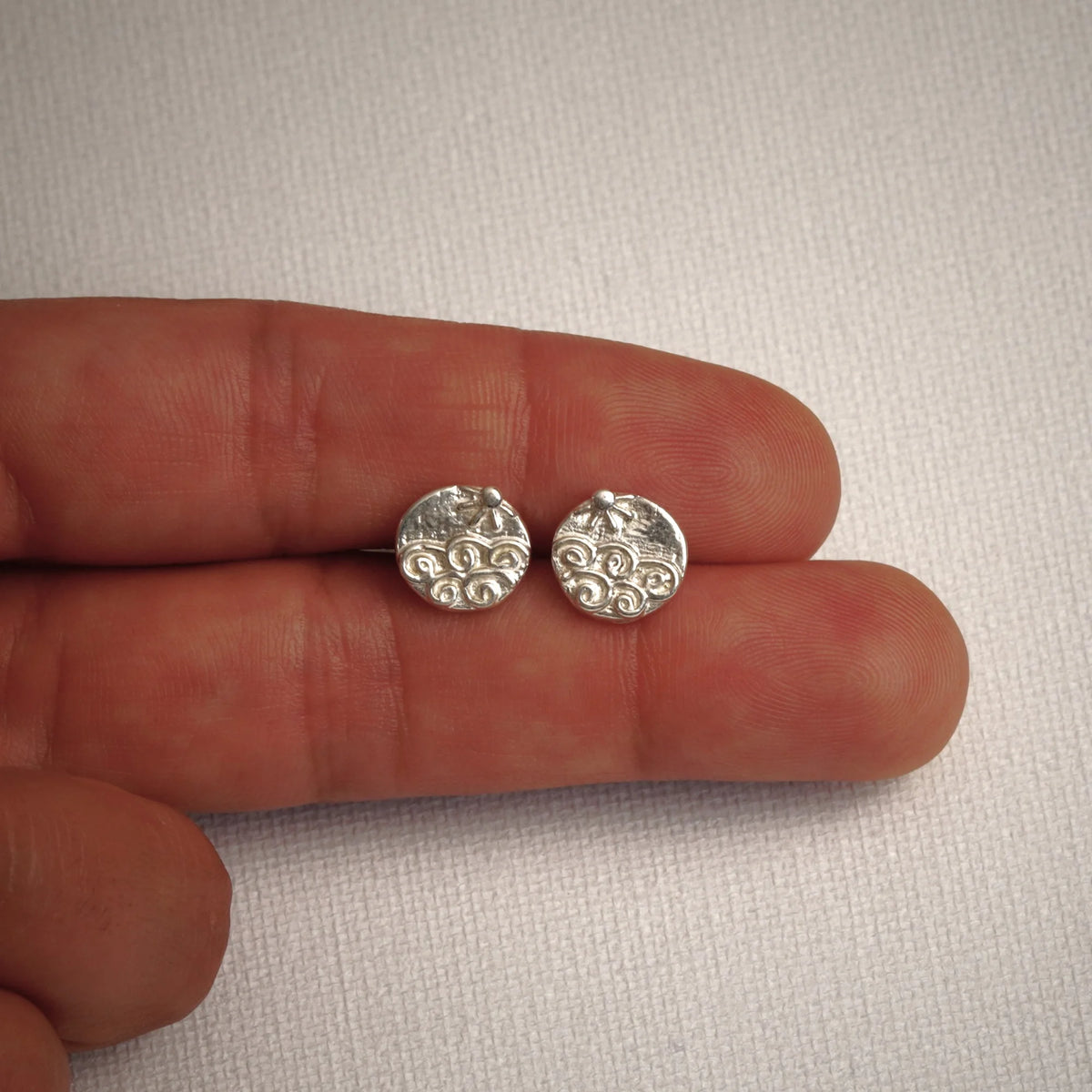 „Meeresbrise“-Ohrringe mit Sonne und Wellen aus 925er Silber – hochglanzpolierter Schmuck im Boho-Stil | Art Diva