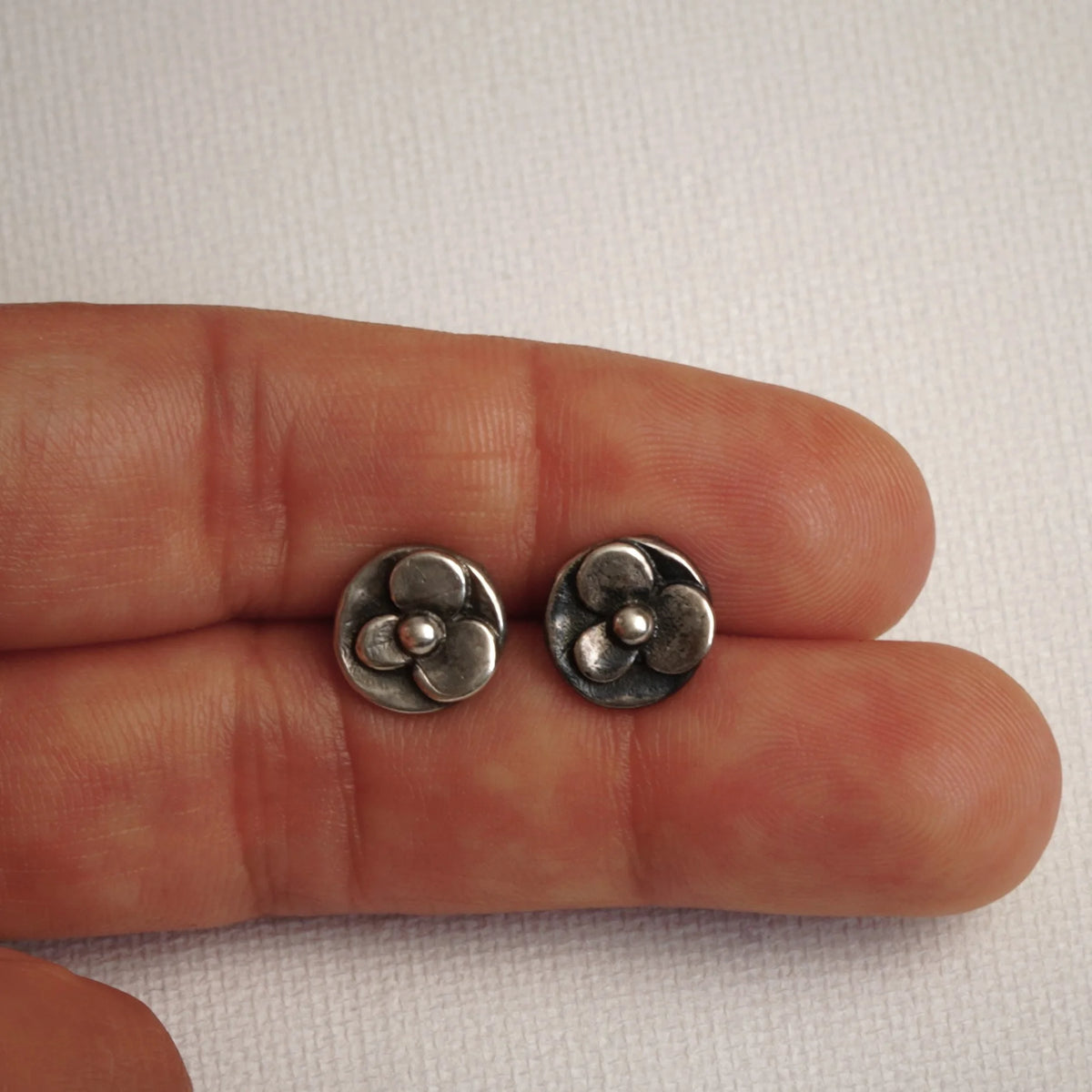 „Veilchen“-Ohrstecker aus 925er Silber – floraler Schmuck im Vintage-Stil | Art Diva