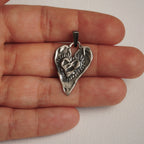 Herz-in-Herz-Anhänger aus 925er Silber – Talisman für Liebe und tiefe Verbundenheit, handgefertigter Skulpturenschmuck im Boho- und rustikalen Stil | Art Diva