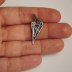 925er Silberanhänger „Längliches Herz mit Kreuz“ – handgefertigter Boho-Talisman für den Glauben an die Liebe, skulpturales Schmuckstück und Geschenk für Mutter, Tochter oder Freundin | Art Diva