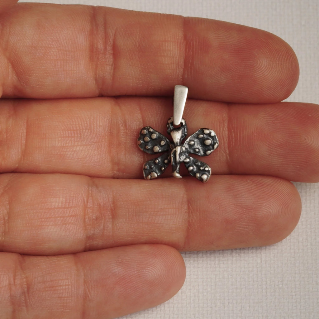 925er Silberanhänger „Kleiner Schmetterling“ – handgefertigter Boho-Talisman für Wandel und Leichtigkeit, skulpturales Schmuckstück und Geschenk für Mutter, Tochter oder Freundin | Art Diva
