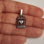 „Herz im Käfig“-Anhänger aus 925er Silber mit oxidierter Oberfläche – Talisman für Liebe und einen freien Geist, Amulett für Gefühle und innere Stärke, Skulpturenschmuck im Boho- und rustikalen Stil | Art Diva