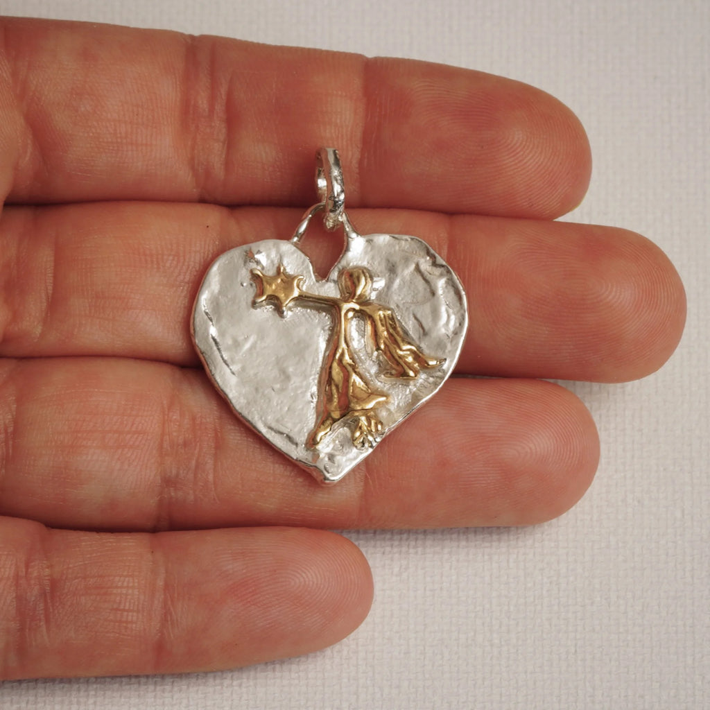 Schutzengel-Herz-Anhänger mit Engel und Stern aus 925er Silber – Talisman für Schutz, Liebe und Glauben, handgefertigt im Boho- und rustikalen Stil | Art Diva