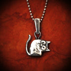 „Pisana“ – oxidierter Katzen-Anhänger aus 925er Silber für Katzenliebhaber, Skulpturenschmuck im Boho- und rustikalen Stil | Art Diva