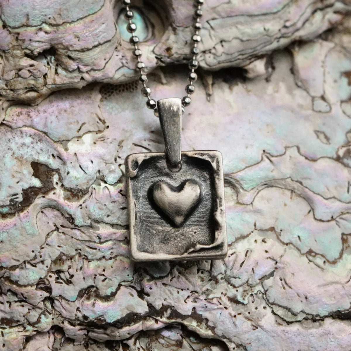 „Herz“ – handgefertigter Anhänger aus 925er Silber, Talisman für Liebe und Schutz im Boho- und rustikalen Stil | Art Diva