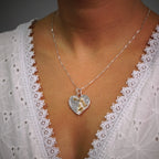 Schutzengel-Herz-Anhänger mit Engel und Stern aus 925er Silber – Talisman für Schutz, Liebe und Glauben, handgefertigt im Boho- und rustikalen Stil | Art Diva