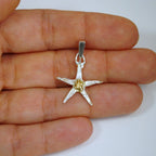„Seestern“ – Anhänger aus 925er Silber mit goldfarbenen Akzenten, Talisman für Glück und Gelassenheit, Skulpturenschmuck im Boho- und rustikalen Stil | Art Diva