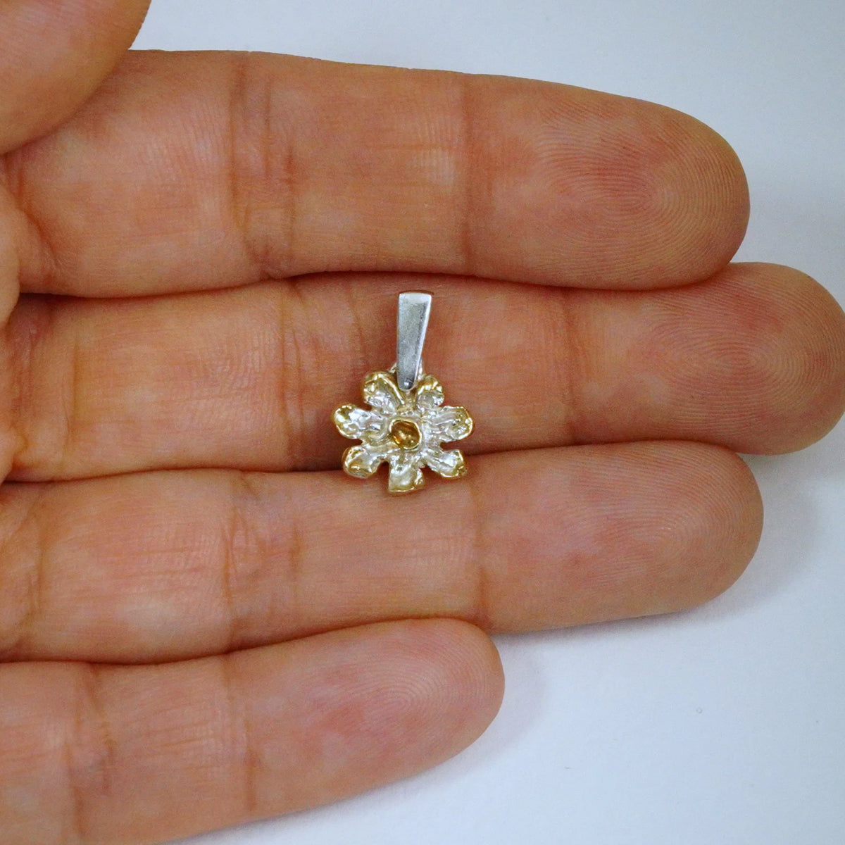 925er Silberanhänger „Blume“ – handgefertigter Boho-Talisman für Harmonie, skulpturales Schmuckstück und Geschenk für Mutter, Tochter oder Freundin | Art Diva