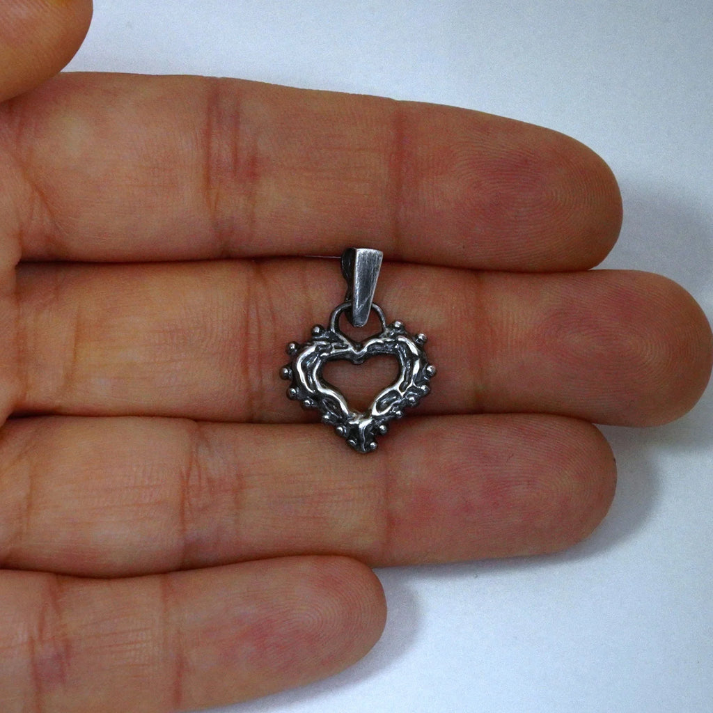 „Morgenliebe“-Herz-Anhänger mit Tautropfen aus 925er Silber – Talisman für Zärtlichkeit und reine Liebe, handgefertigt im Boho-Stil | Art Diva