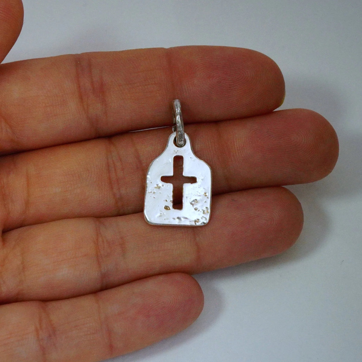 Kleiner Kreuz-Anhänger für Herren aus 925er Silber – minimalistisches, künstlerisches Design | Art Diva