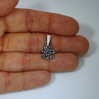 Edelweiß-Anhänger aus 925er Silber – handgefertigter Boho-Talisman für reine Liebe und Treue, skulpturales Schmuckstück und Geschenk für Mutter, Tochter oder Freundin | Art Diva