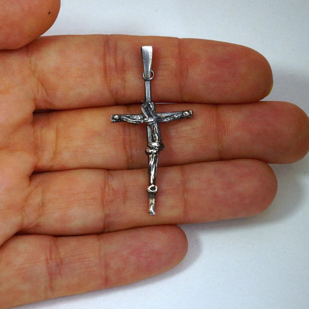 „Kreuz des Glaubens“ – Kruzifix aus 925er Silber mit kunstvoll gestalteter Christusfigur, handgefertigtes Symbol für Stärke und Spiritualität im Vintage-, Boho- und rustikalen Stil | Art Diva