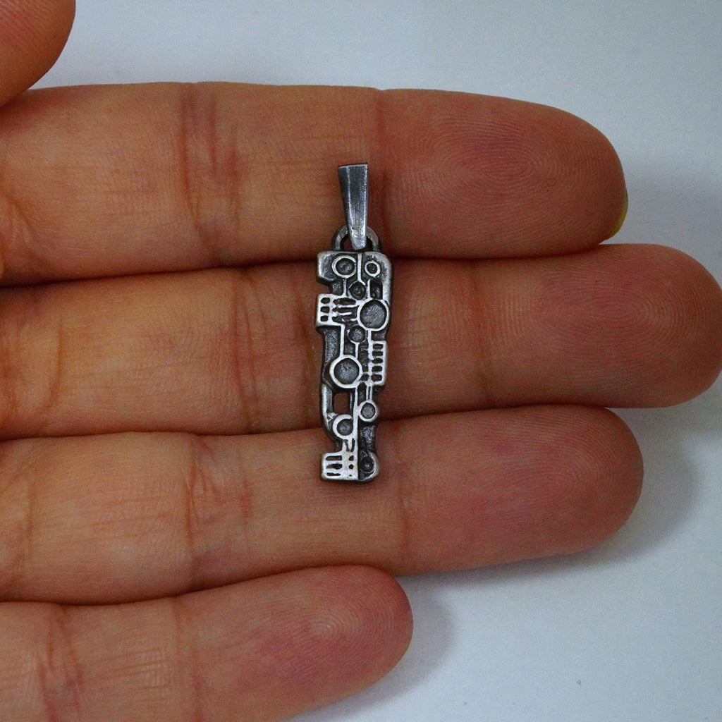 „Puls“ – handgefertigter Anhänger aus 925er Silber, künstlerischer Skulpturenschmuck für Kraft und Rhythmus im Boho- und rustikalen Stil | Art Diva